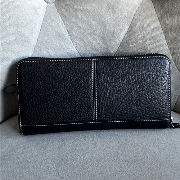 Dooney & Bourke Black Textured Leather wallet - Picture 5 of 14